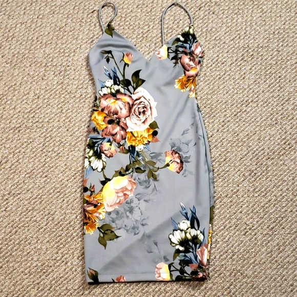 Windsor Dresses & Skirts - Windsor spaghetti strap dress small floral gray